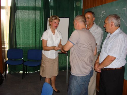 Kosovo 2007: Handing over Certificates to Course Participants